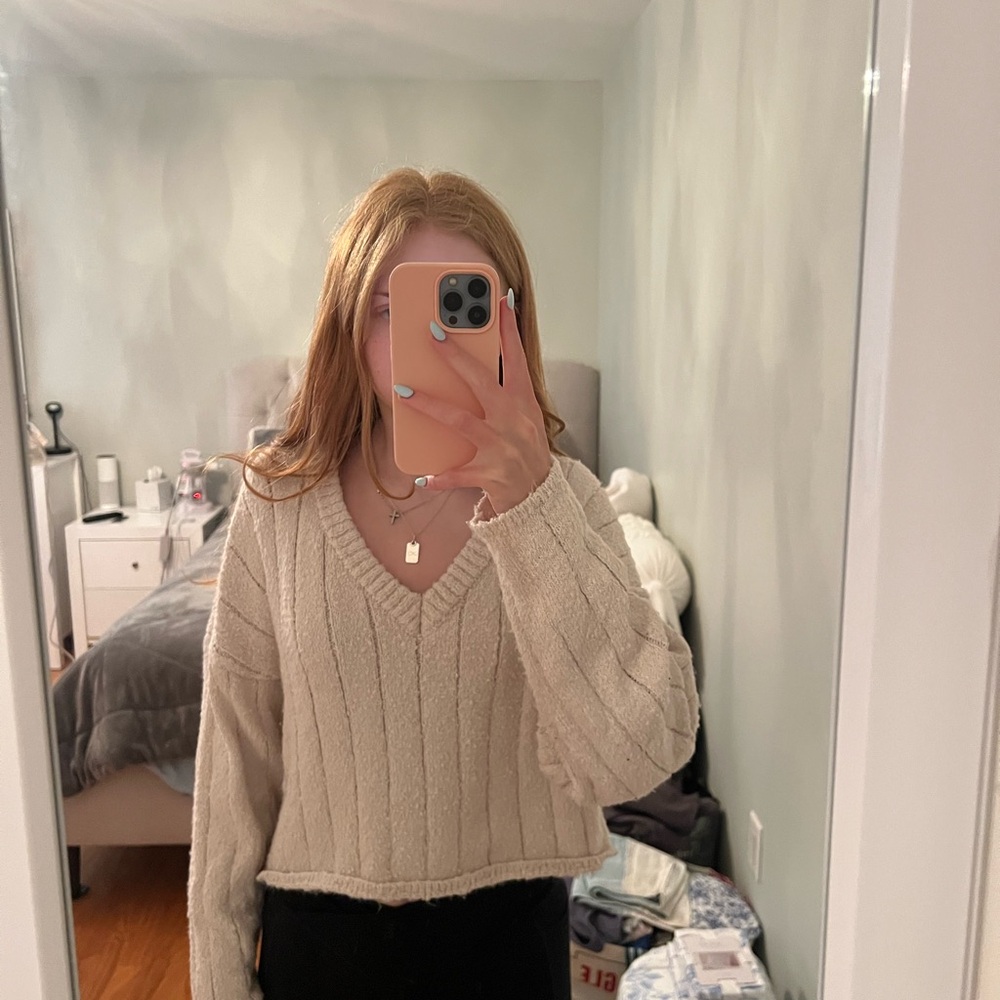 PacSun Cream V-Neck Sweater with Ribbed Knit